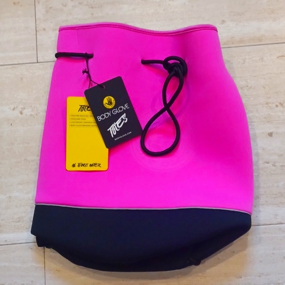 Body Glove Handbags - NWT Body Glove Pink/Black Offshore Neoprene Tote